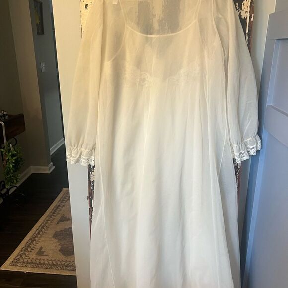 Shadowline vintage lace floral Elegant Sheer White Lace peignoir set. L - Picture 15 of 15